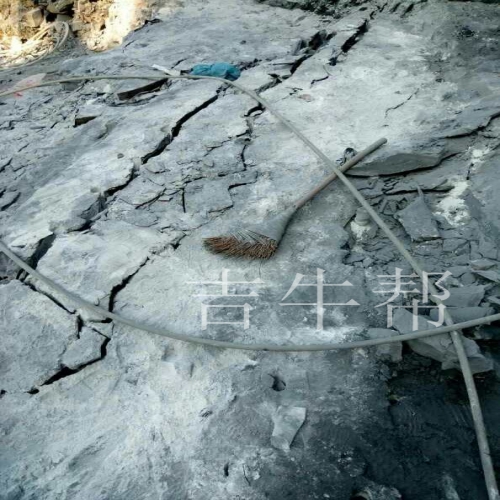 宜昌一縣城某居民屋后石坡整理